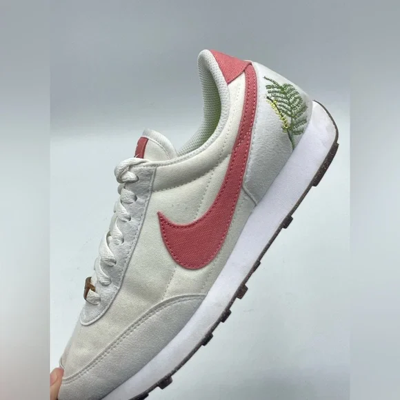 WOMENS NIKE DAYBREAK SIZE 7 - Picture 6 of 6